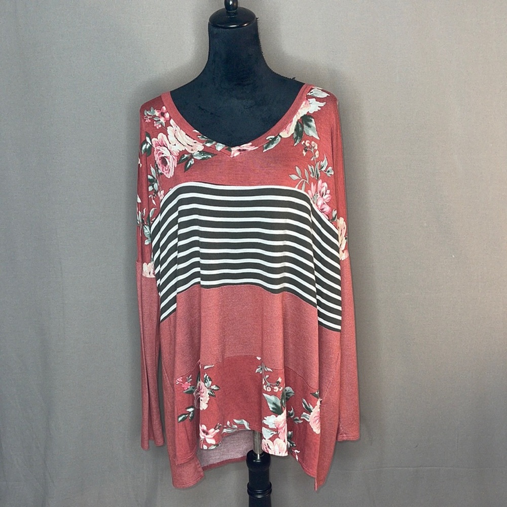 1X V-neck oversized rust colored colorblock top with floral and stripes